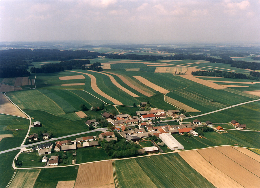 Luftbild von Nonndorf aus dem Jahr 1993 mit Blick nach Norden